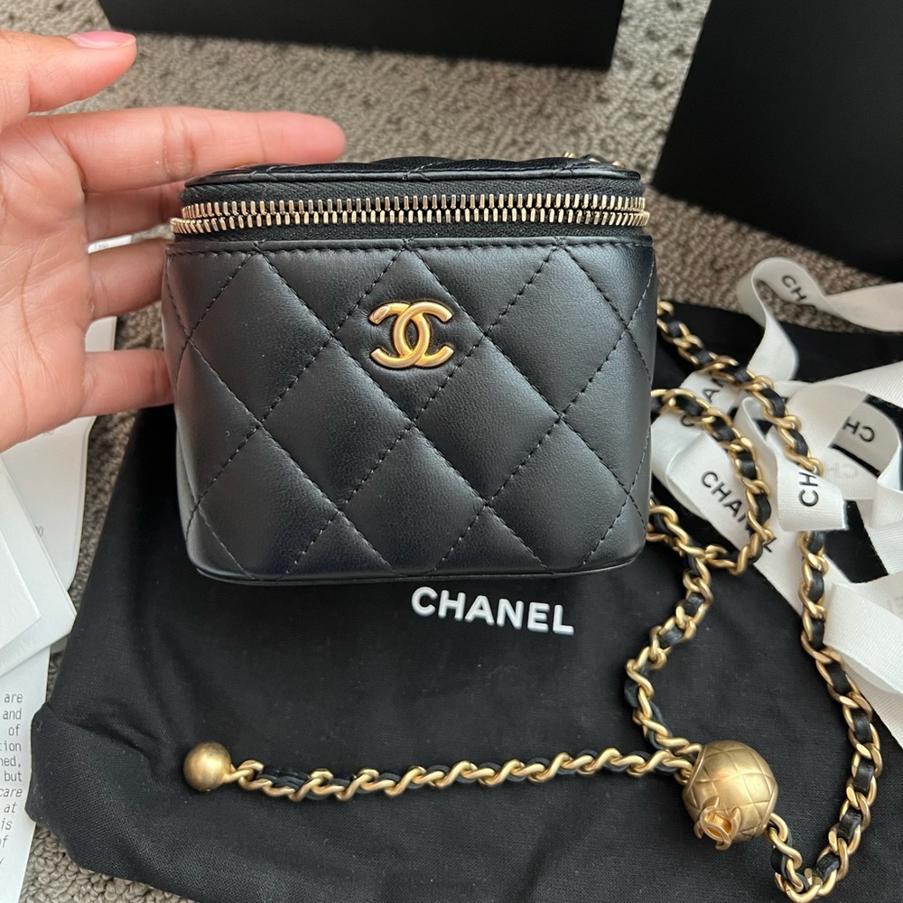 🚫🚫 SOLD 🚫🚫 Chanel Classic Vanity Case with Chain Quilted Lambskin Mini